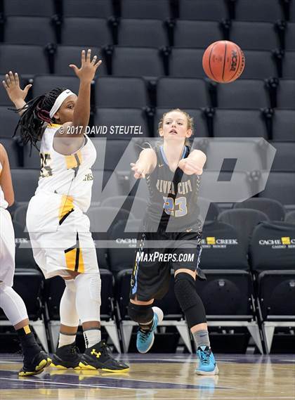 Thumbnail 1 in River City vs. Rio Linda (Golden 1 Center) photogallery.