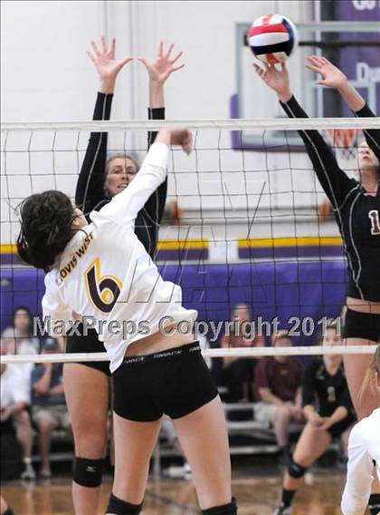 Thumbnail 1 in Clovis West vs. Torrey Pines (2010 Durango Fall Classic) photogallery.