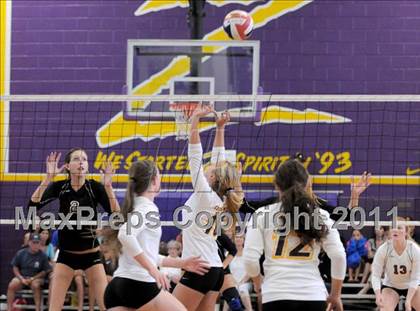 Thumbnail 3 in Clovis West vs. Torrey Pines (2010 Durango Fall Classic) photogallery.