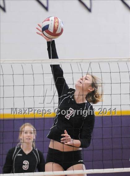 Thumbnail 2 in Clovis West vs. Torrey Pines (2010 Durango Fall Classic) photogallery.