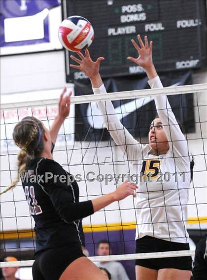 Thumbnail 3 in Clovis West vs. Torrey Pines (2010 Durango Fall Classic) photogallery.