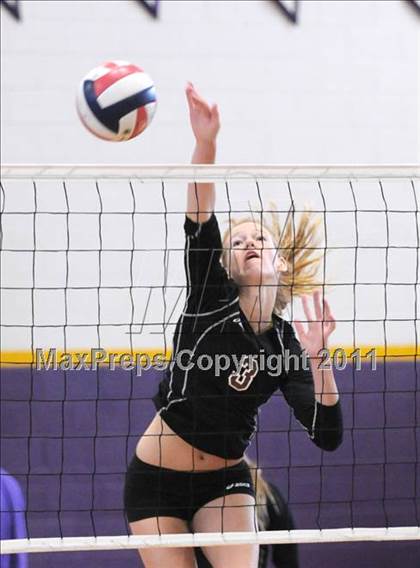 Thumbnail 1 in Clovis West vs. Torrey Pines (2010 Durango Fall Classic) photogallery.