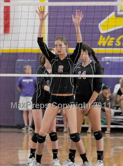 Thumbnail 2 in Clovis West vs. Torrey Pines (2010 Durango Fall Classic) photogallery.