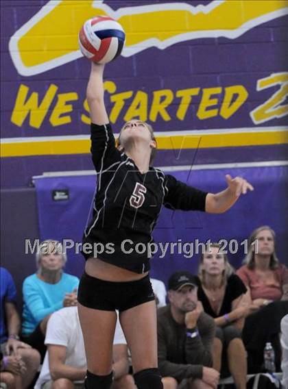 Thumbnail 2 in Clovis West vs. Torrey Pines (2010 Durango Fall Classic) photogallery.
