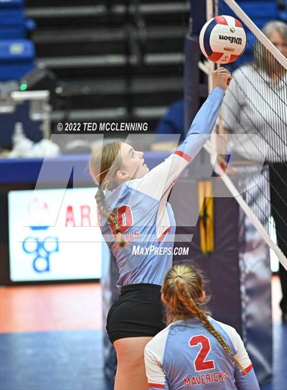 Thumbnail 2 in Fayetteville vs. Southside (AAA 6A State Final) photogallery.