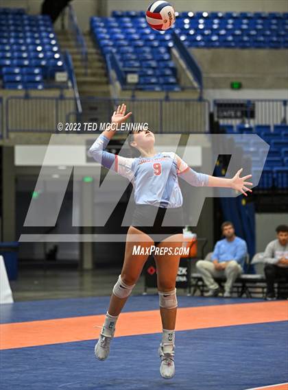 Thumbnail 3 in Fayetteville vs. Southside (AAA 6A State Final) photogallery.