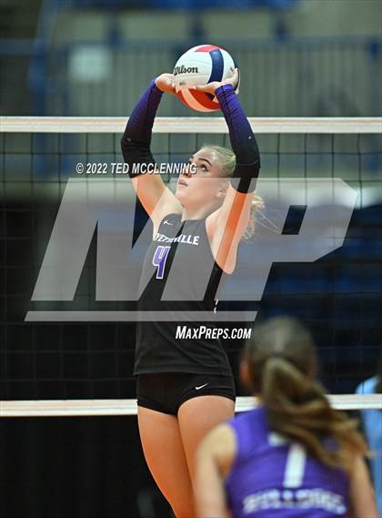 Thumbnail 2 in Fayetteville vs. Southside (AAA 6A State Final) photogallery.