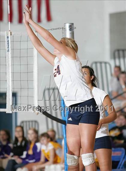 Thumbnail 2 in Rochester vs. Williamsville (IHSA Class 2A Riverton Regional) photogallery.