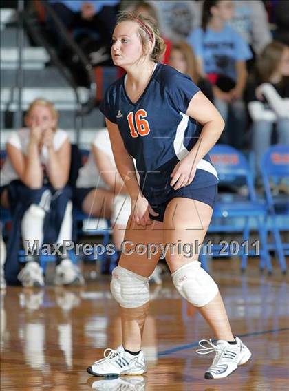 Thumbnail 2 in Rochester vs. Williamsville (IHSA Class 2A Riverton Regional) photogallery.