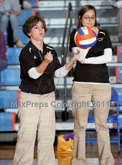 Thumbnail 2 in Rochester vs. Williamsville (IHSA Class 2A Riverton Regional) photogallery.