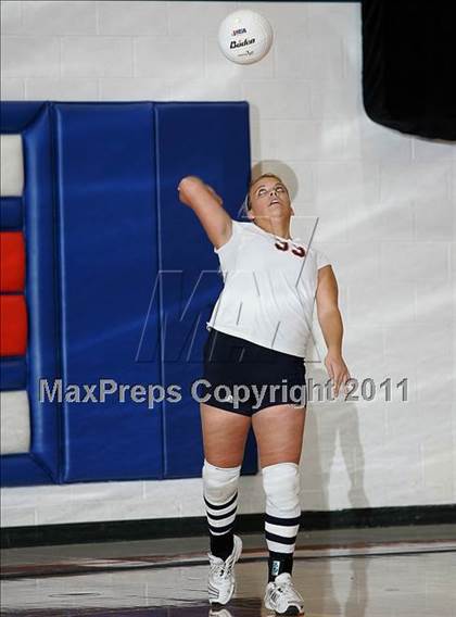 Thumbnail 3 in Rochester vs. Williamsville (IHSA Class 2A Riverton Regional) photogallery.