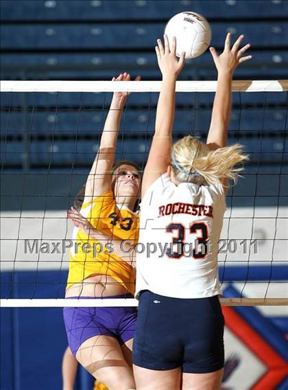 Thumbnail 1 in Rochester vs. Williamsville (IHSA Class 2A Riverton Regional) photogallery.