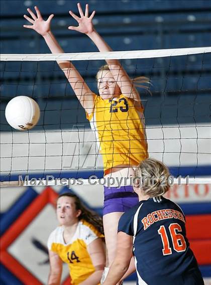 Thumbnail 2 in Rochester vs. Williamsville (IHSA Class 2A Riverton Regional) photogallery.