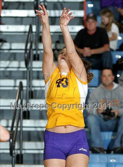 Thumbnail 1 in Rochester vs. Williamsville (IHSA Class 2A Riverton Regional) photogallery.
