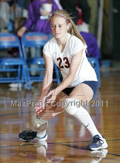 Thumbnail 2 in Rochester vs. Williamsville (IHSA Class 2A Riverton Regional) photogallery.