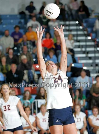 Thumbnail 1 in Rochester vs. Williamsville (IHSA Class 2A Riverton Regional) photogallery.