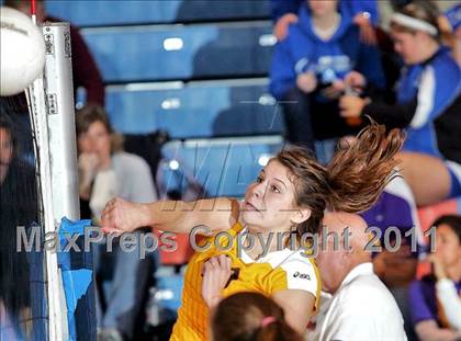 Thumbnail 3 in Rochester vs. Williamsville (IHSA Class 2A Riverton Regional) photogallery.