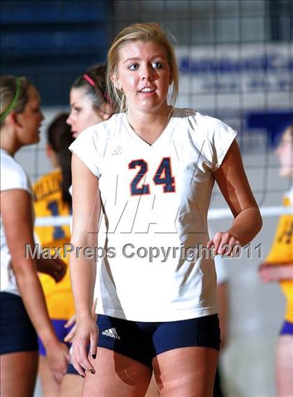 Thumbnail 1 in Rochester vs. Williamsville (IHSA Class 2A Riverton Regional) photogallery.