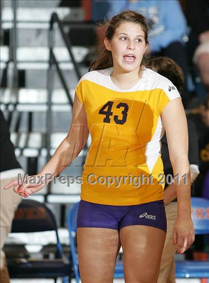 Thumbnail 2 in Rochester vs. Williamsville (IHSA Class 2A Riverton Regional) photogallery.