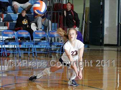 Thumbnail 3 in Rochester vs. Williamsville (IHSA Class 2A Riverton Regional) photogallery.
