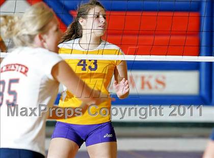 Thumbnail 3 in Rochester vs. Williamsville (IHSA Class 2A Riverton Regional) photogallery.