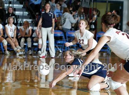 Thumbnail 2 in Rochester vs. Williamsville (IHSA Class 2A Riverton Regional) photogallery.
