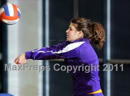 Thumbnail 2 in Rochester vs. Williamsville (IHSA Class 2A Riverton Regional) photogallery.