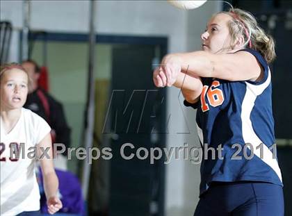Thumbnail 1 in Rochester vs. Williamsville (IHSA Class 2A Riverton Regional) photogallery.