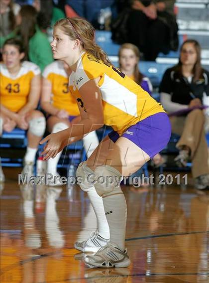 Thumbnail 3 in Rochester vs. Williamsville (IHSA Class 2A Riverton Regional) photogallery.