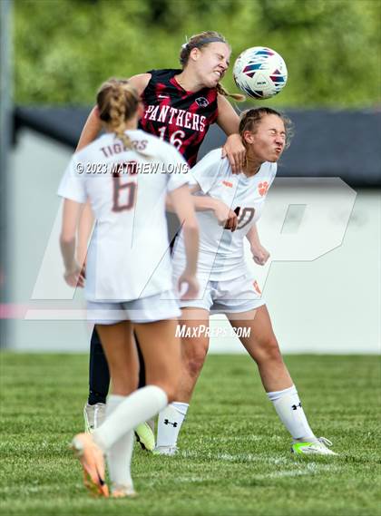 Thumbnail 3 in Lawrenceburg Tigers vs North Central photogallery.