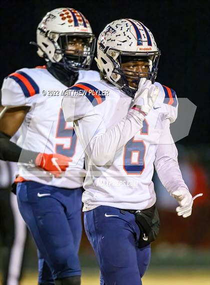 Thumbnail 2 in Terry Sanford vs Seventy-First (NCHSAA 3A Fourth Round) photogallery.