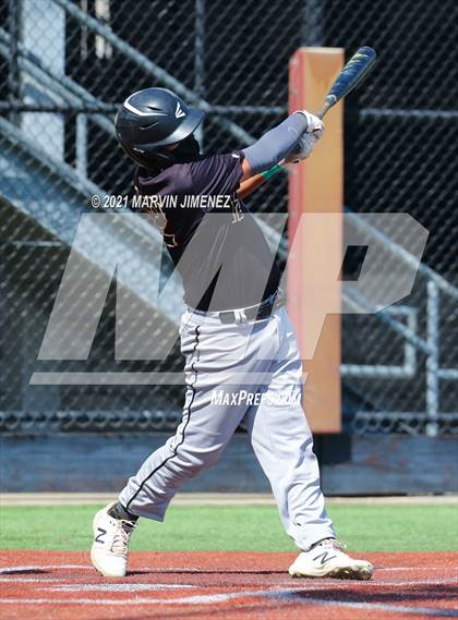 Thumbnail 3 in Oaks Christian vs Newbury Park photogallery.