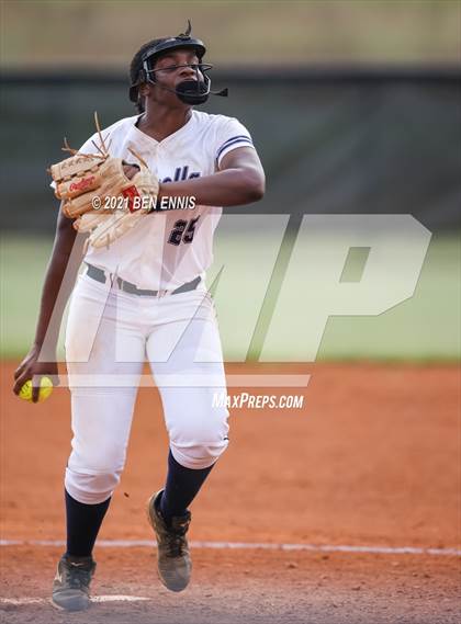 Thumbnail 3 in Northwest Whitfield vs Luella (GHSA 4A Round 1 Playoff) photogallery.