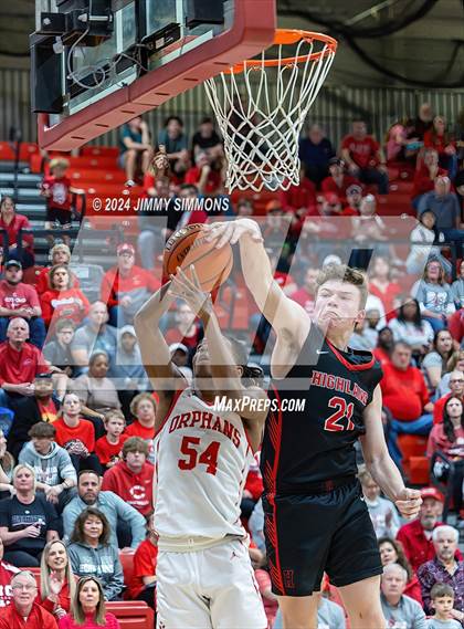 Thumbnail 1 in Highland @ Centralia (IHSA 3A Sectional Semifinals) photogallery.