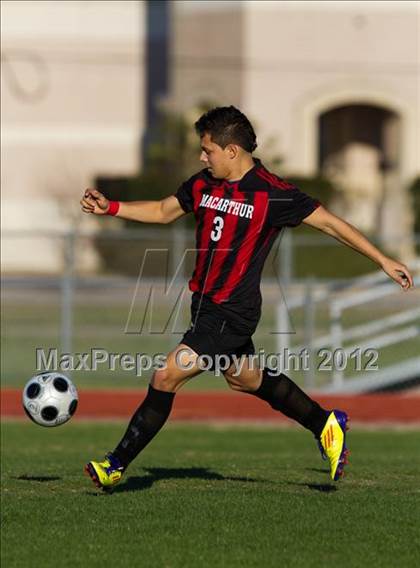 Thumbnail 3 in Bellaire vs MacArthur (Pearland Soccer Classic) photogallery.