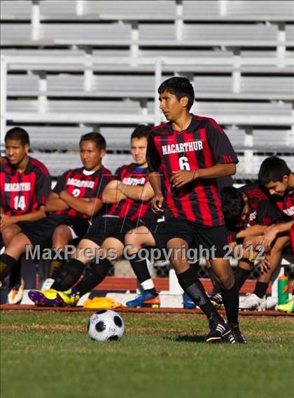 Thumbnail 2 in Bellaire vs MacArthur (Pearland Soccer Classic) photogallery.