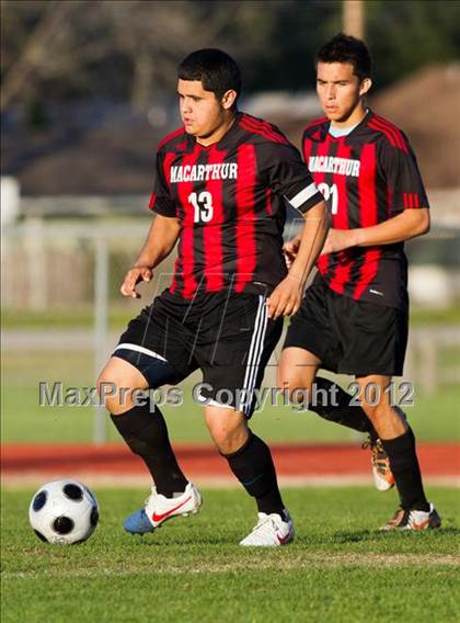 Thumbnail 1 in Bellaire vs MacArthur (Pearland Soccer Classic) photogallery.