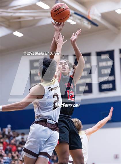 Thumbnail 1 in Mililani vs 'Iolani (HHSAA D1 Semifinal Playoff) photogallery.