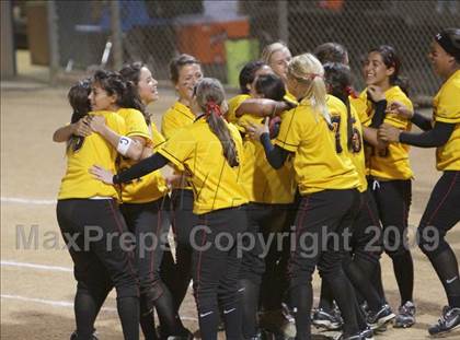 Thumbnail 2 in Etiwanda vs. Vista Murrieta (CIF SS D2 Final) photogallery.