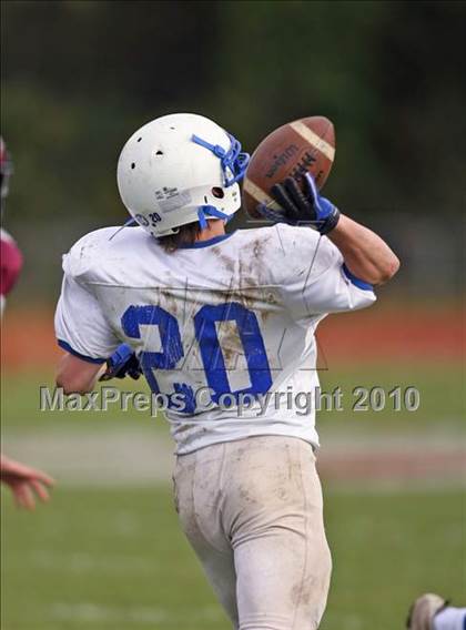 Thumbnail 3 in Farmington vs Hall photogallery.