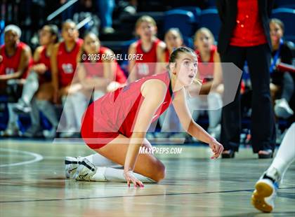 Thumbnail 1 in O'Connor vs. Dawson (UIL Volleyball 6A D1 State Semifinals) photogallery.