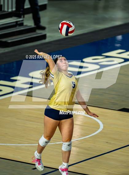 Thumbnail 3 in O'Connor vs. Dawson (UIL Volleyball 6A D1 State Semifinals) photogallery.
