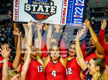 Thumbnail 1 in O'Connor vs. Dawson (UIL Volleyball 6A D1 State Semifinals) photogallery.