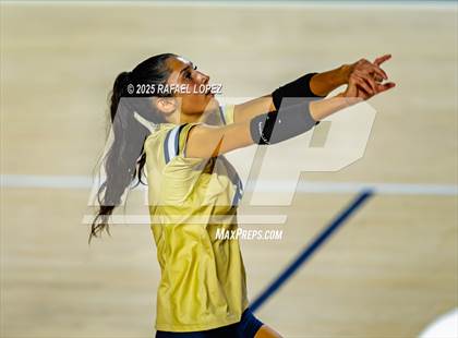 Thumbnail 1 in O'Connor vs. Dawson (UIL Volleyball 6A D1 State Semifinals) photogallery.