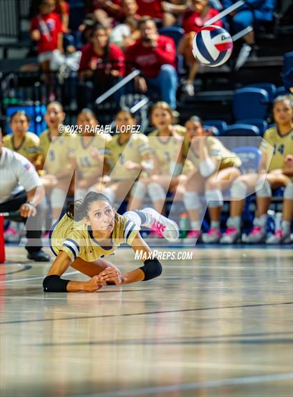 Thumbnail 2 in O'Connor vs. Dawson (UIL Volleyball 6A D1 State Semifinals) photogallery.