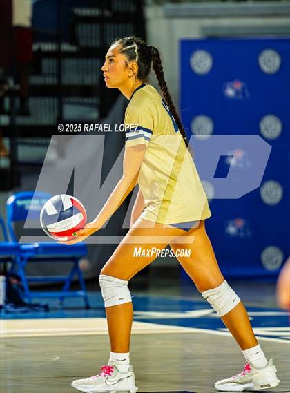 Thumbnail 1 in O'Connor vs. Dawson (UIL Volleyball 6A D1 State Semifinals) photogallery.