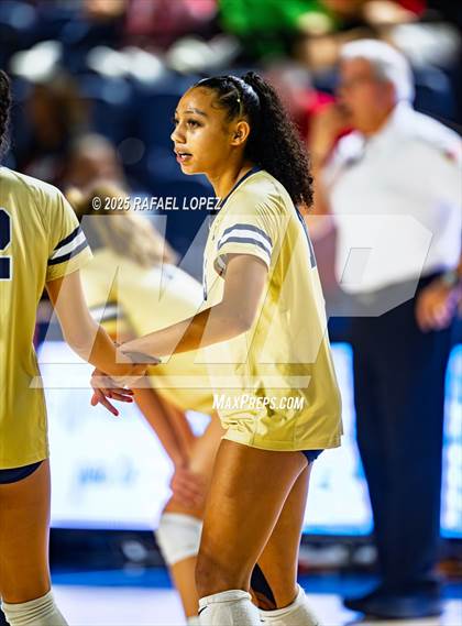 Thumbnail 1 in O'Connor vs. Dawson (UIL Volleyball 6A D1 State Semifinals) photogallery.