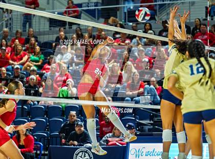 Thumbnail 3 in O'Connor vs. Dawson (UIL Volleyball 6A D1 State Semifinals) photogallery.