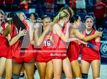Thumbnail 2 in O'Connor vs. Dawson (UIL Volleyball 6A D1 State Semifinals) photogallery.