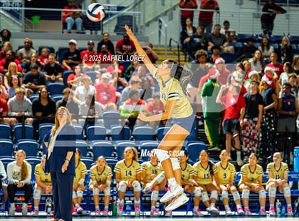Thumbnail 1 in O'Connor vs. Dawson (UIL Volleyball 6A D1 State Semifinals) photogallery.
